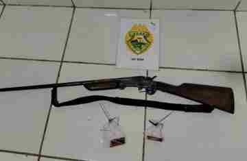 Pinhão - Polícia Militar apreende espingarda e conduz idoso à delegacia após ameaças 